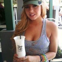 Belle, 35 years old, StraightLevittown, USA